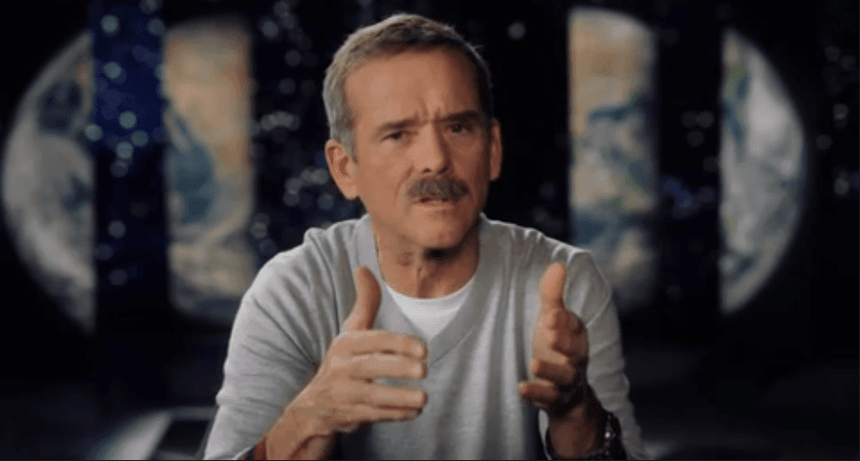 Chris-Hadfield-Masterclass-Review-explanation-about-space