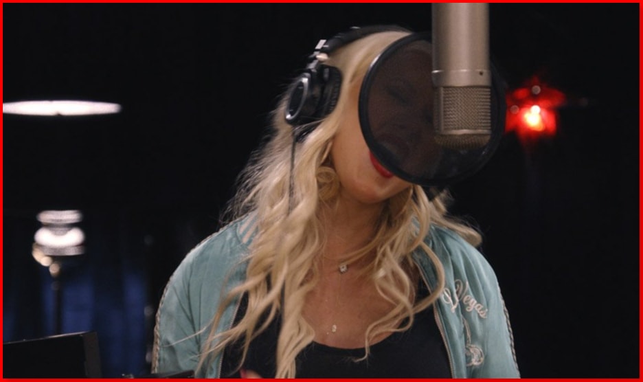 christina-aguilera-Studio-Microphones