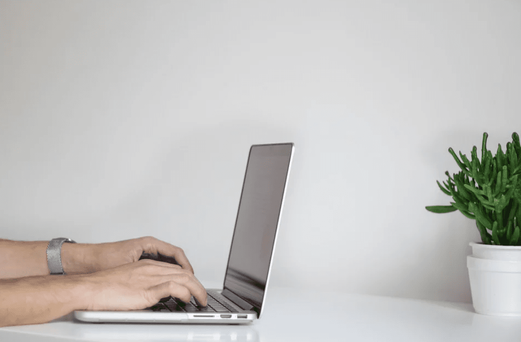 Pros & Cons of Blogging : Keeping Up With Technology